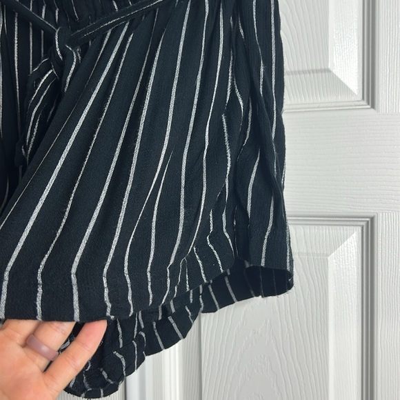 American Eagle Outfitters Black and White Striped Shorts L Pockets Belt - Picture 3 of 5